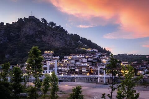 Berat stad en Belshi Lake dagtour vanuit Tirana