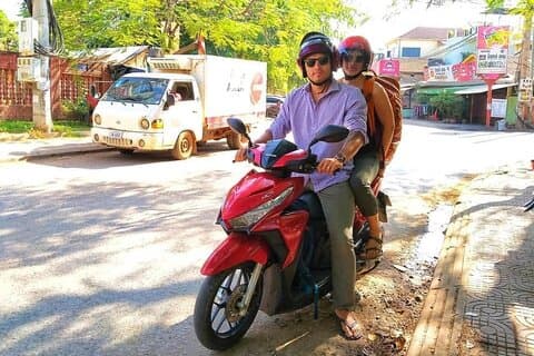 125CCのバイクを借りてシェムリアップの素晴らしい寺院を巡る