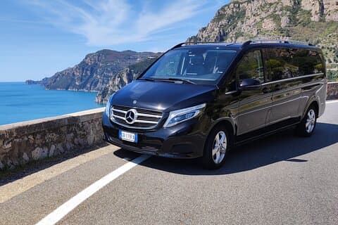 Transfer zwischen Positano und Rom (einfache Fahrt oder Hin- und Rückfahrt)