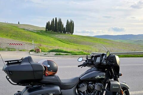 Les circuits en moto indienne parmi les émotions secrètes de la Toscane