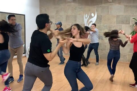 Privata Salsa eller Bachata klasser