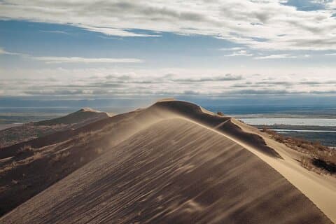 Tour in jeep Altyn-Emel: Dune che cantano, montagne Aktau e Katutau
