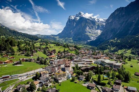 Lucerne: Grindelwald, Interlaken & Lauterbrunnen Guided Day Trip