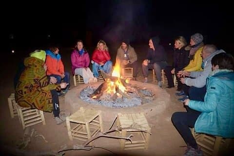 Alojamiento en el desierto de Mhamid con Camel Trek Camping en Erg Lihoudi