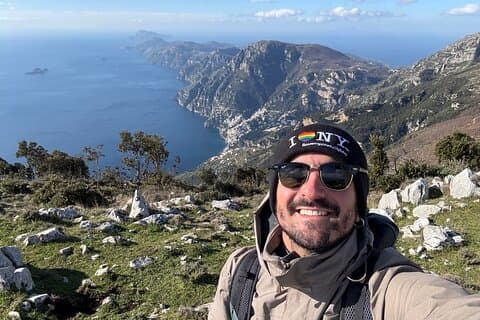 Path of the Queer Gods LGBTQ+ Hiking Tour com um guia gay local