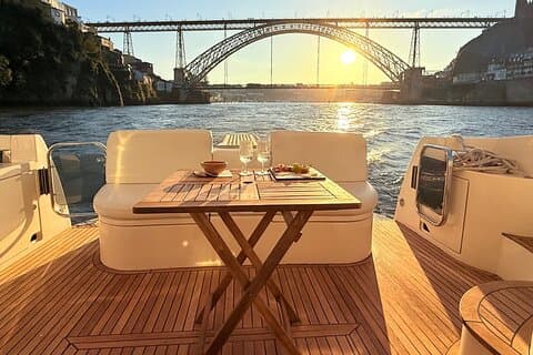 Porto : Luxury Yacht Cruise – 6 broer med vinsmaking og snacks