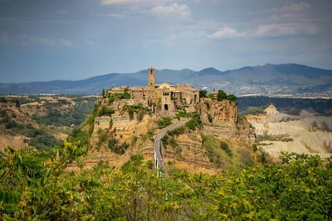 Visite privée d'une journée Civita di Bagnoregio & Villa Lante