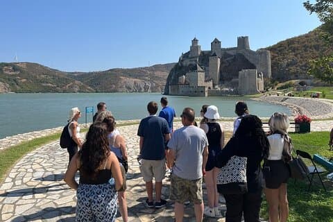 Längs Donau: Golubac Fortress & Iron Gate Gorge dagstur från Belgrad