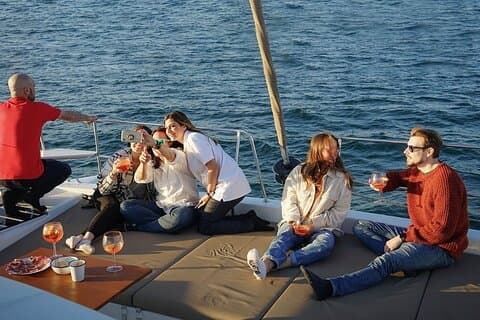 Tour en catamarán con bebida y tapa local + Ebook
