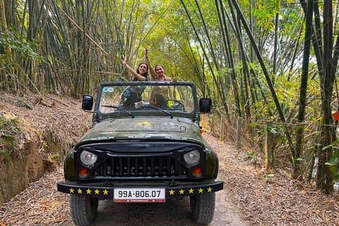 Hanoi: Explore Duong Lam Ancient Village and Local Life with Jeep