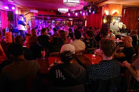 Lunedì sera ride: Stand up comedy in inglese