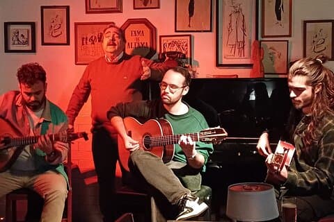 Visita guiada a Lisboa con espectáculo de fado en vivo y cena tradicional
