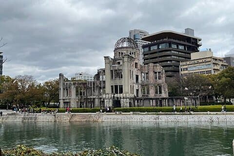 Tour zum Friedensdenkmal Hiroshima ab Osaka oder Kyoto