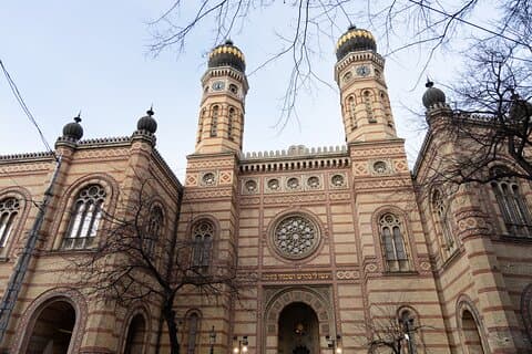 Jewish Quarter tour: skip the line Great Synagogue ticket