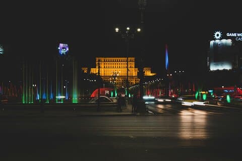 Tour panoramico di Bucarest in auto e Palazzo Mogosoaia