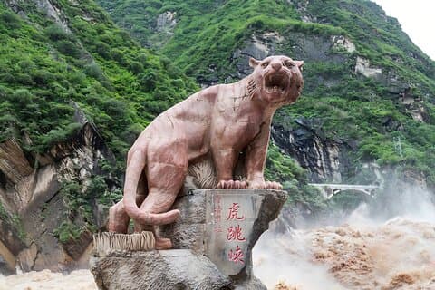 2 Days Trekking at Tiger Leaping Gorge