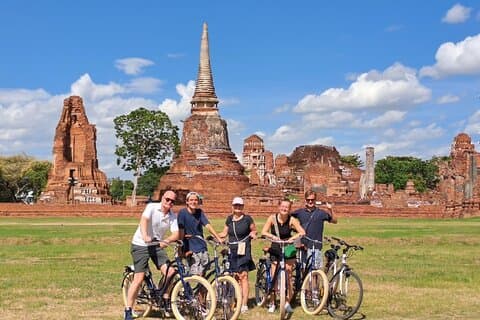 Excursion culturelle d'une demi-journée en vélo dans la ville d'Ayutthaya