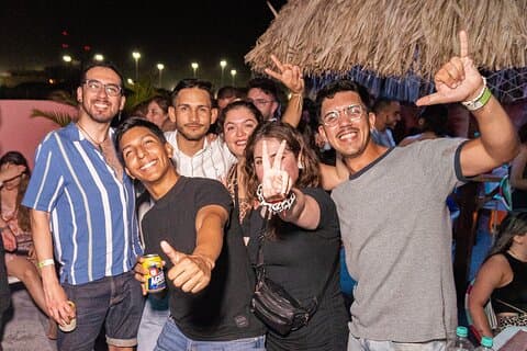 Zaterdagavond kroegentocht in Santa Marta, Colombia