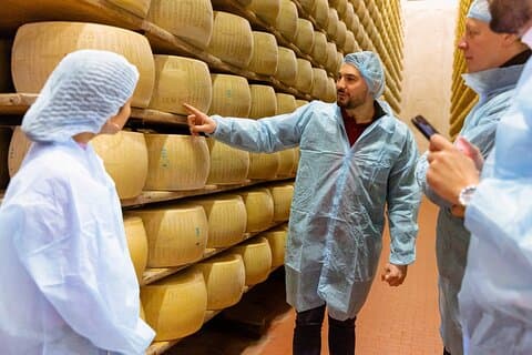 Small Group Reggio Half-Day Food & Wine Tour with Local Producers
