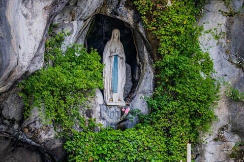 Best Intro to Lourdes in 2 hours with a Local
