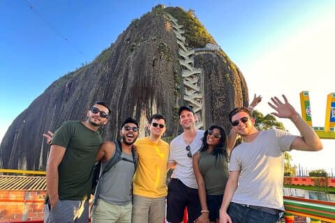 Guatapé PREMIUM Tour: Felsen, Luxusboot, Mahlzeiten und Lamas
