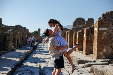 Private Photo Shoot in Pompeii with a Local Photographer
