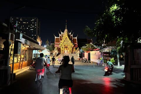 Bangkok: Discover Thonburi by Night: Evening City Bike Tour