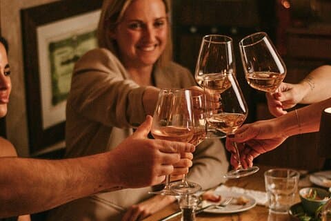 Smagning af mad og vin i Budapest City Center med Sommelier