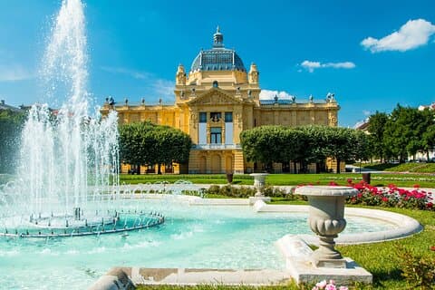 Transfert privé de Budapest à Zagreb, arrêt de 2h pour visiter