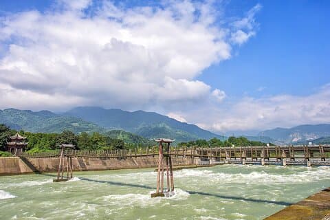都江堰灌漑システムとパンダ基地日帰りツアー