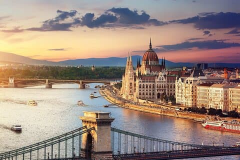 7 Day 6 Country Central Europe Group Tour from Frankfurt