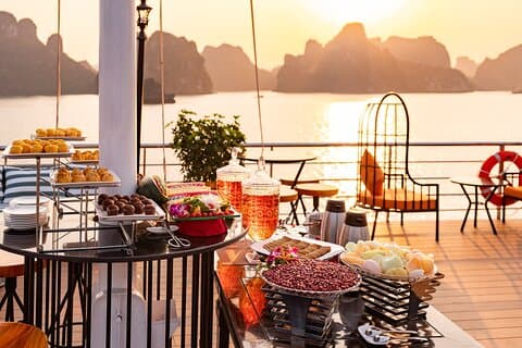 Fra Hanoi: Luxury 5 - Star Halong Amethyst Day Cruise med buffet