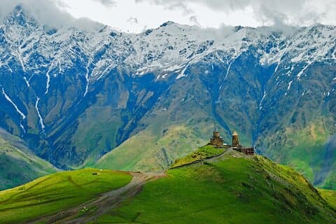 Kazbegi fjellene Ananuri Gudauri og Gergeti tur