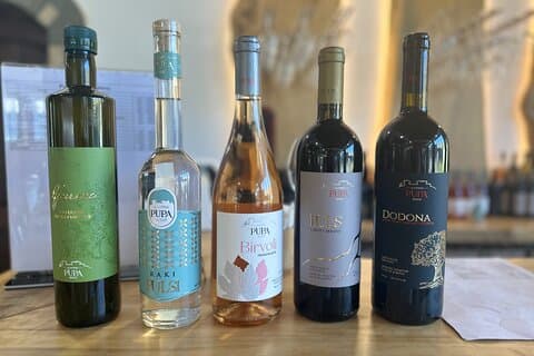 Tour di degustazione di vini Pupa ed esplorazione dei vigneti