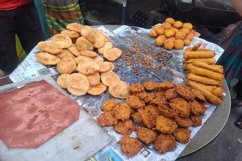 Recorrido gastronómico por el casco antiguo de Dhaka: Pruebe las delicias locales