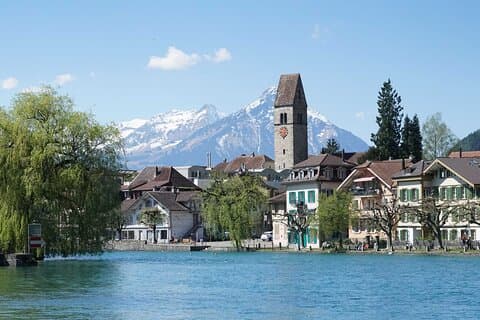 Découvrez le lac de Thoune en vélo partagé Aventure