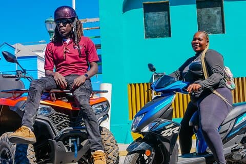 Uma emocionante aventura de ATV explorando Nassau Bahamas
