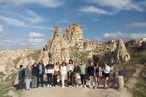Expérience guidée de visite rouge en Cappadoce(Billets et déjeuner inclus)