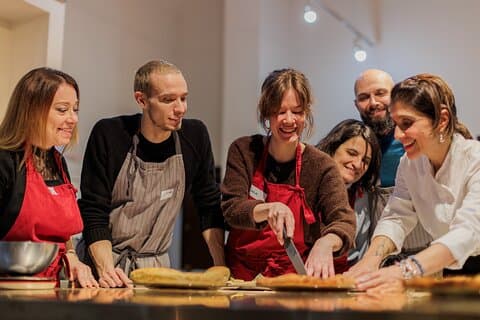 Aperitivo internacional + clase de cocina en italiano