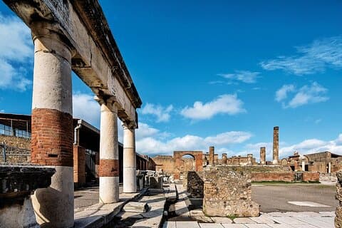 Besøk utgravningene i Pompeii og Herculaneum fra Salerno