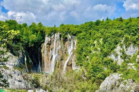 Vanuit Zadar: MIDDAG tour naar Plitvice meren - TICKET GERESERVEERD