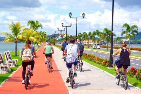 Aventura em duas rodas: Passeio de bicicleta pela Causeway