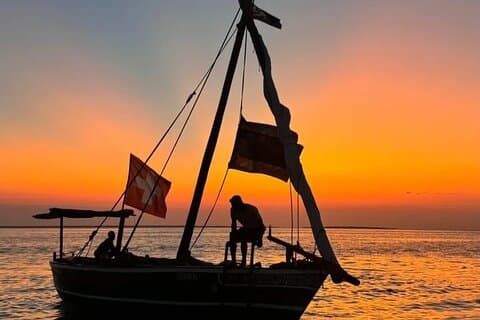 Sonnenuntergangskreuzfahrt mit Aperitif auf dem Indischen Ozean