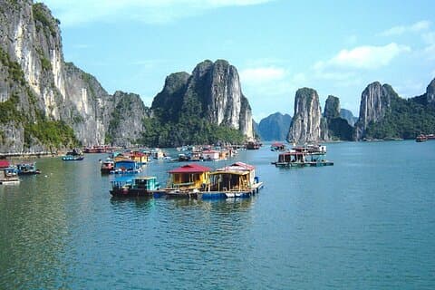 Ontdek Halong in 4 uur: Cruise, Kajak, Verborgen Grot verkennen