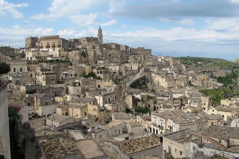 RÁPIDO A MATERA : Visita Guiada con autobús, desde Bari
