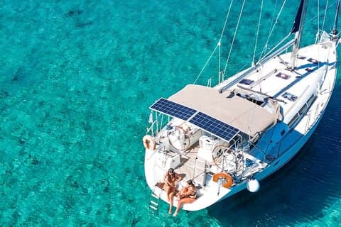 Dagelijkse cruises naar Dia Island met All-Inclusive maaltijd en drankjes