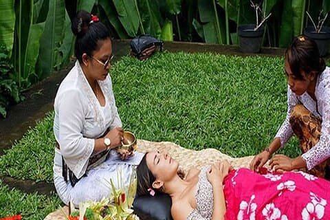 Bali Sound Healing med Balinesse spirituell healer Ubud