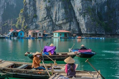 From Ha Long: Private 4-hour Cruise Through World Heritage Site