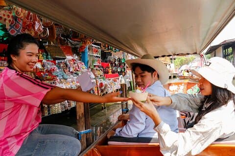 Dagstur till Bangkoks flytande marknad och Maeklong Railway