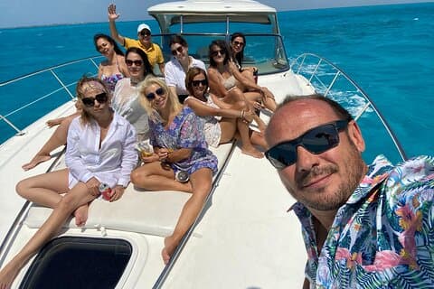 Navega desde Cancún en yate privado y visita a Playa Norte